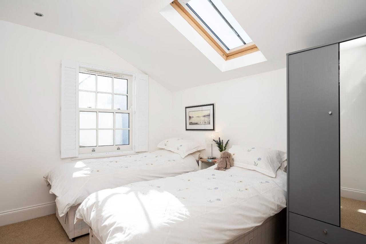 Finest Retreats - Lighthouse Cottage Rampside エクステリア 写真