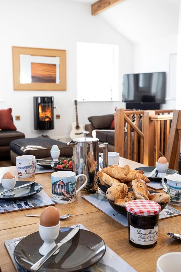 Finest Retreats - Lighthouse Cottage Rampside エクステリア 写真