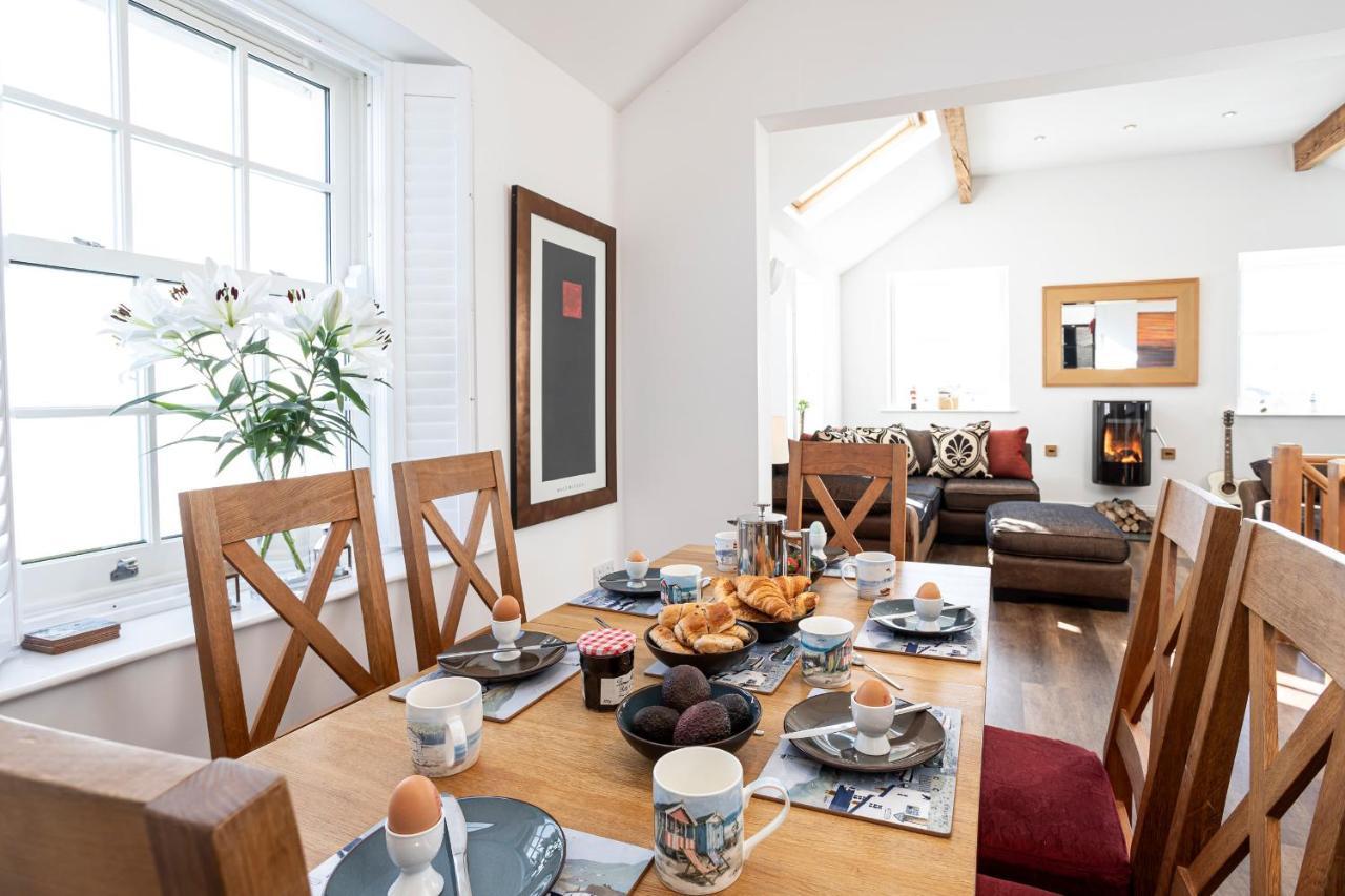 Finest Retreats - Lighthouse Cottage Rampside エクステリア 写真